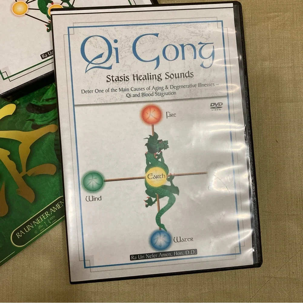 Qigong book and dvd bundle - Picture 9 of 10